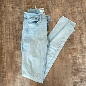 Frame light wash skinny jeans
